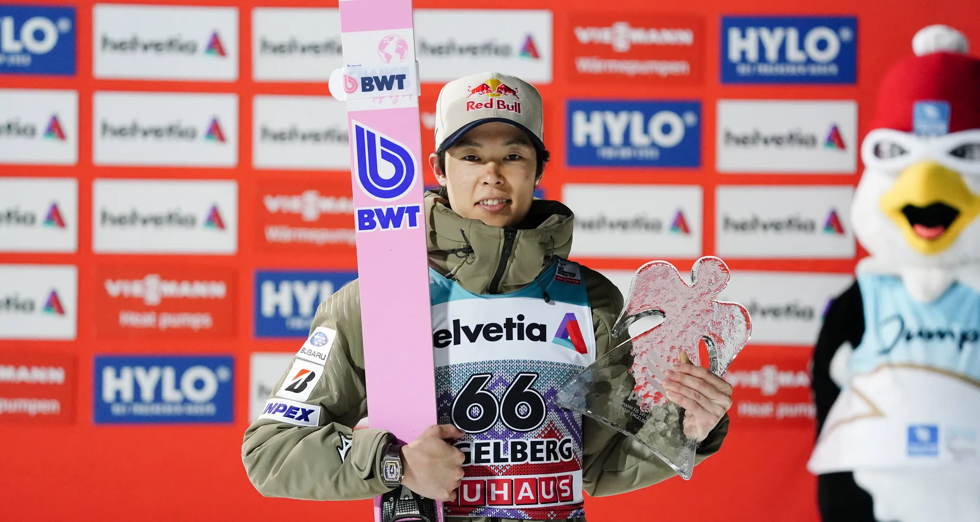 Kobayashi stoppt Prevc-Serie in Engelberg