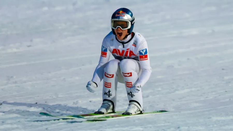 Embacher dominates a turbulent weekend in Vikersund